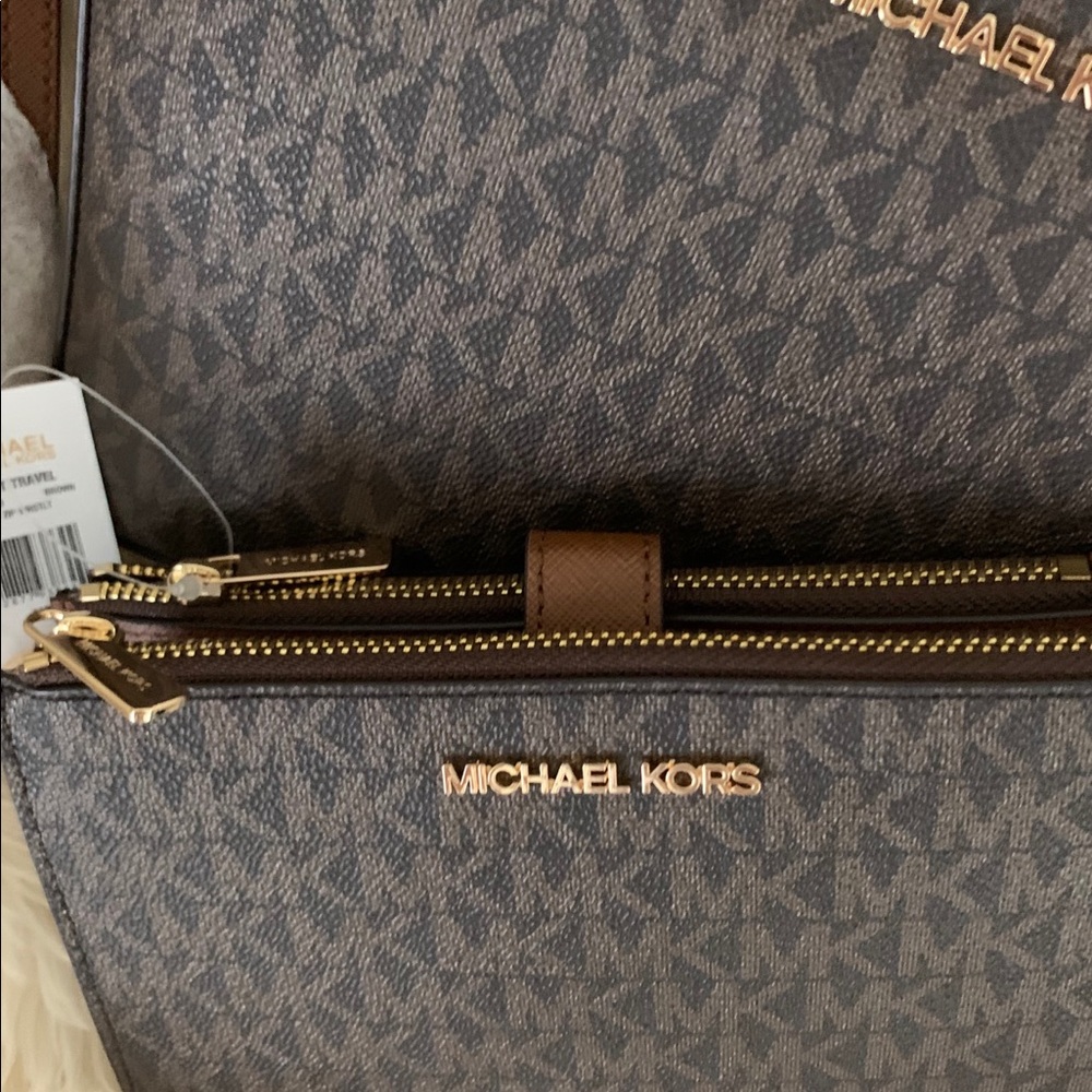 MICHAEL KORS CROSSBODY/DOUBLE ZIP WRISTLET… - Picture 2 of 16